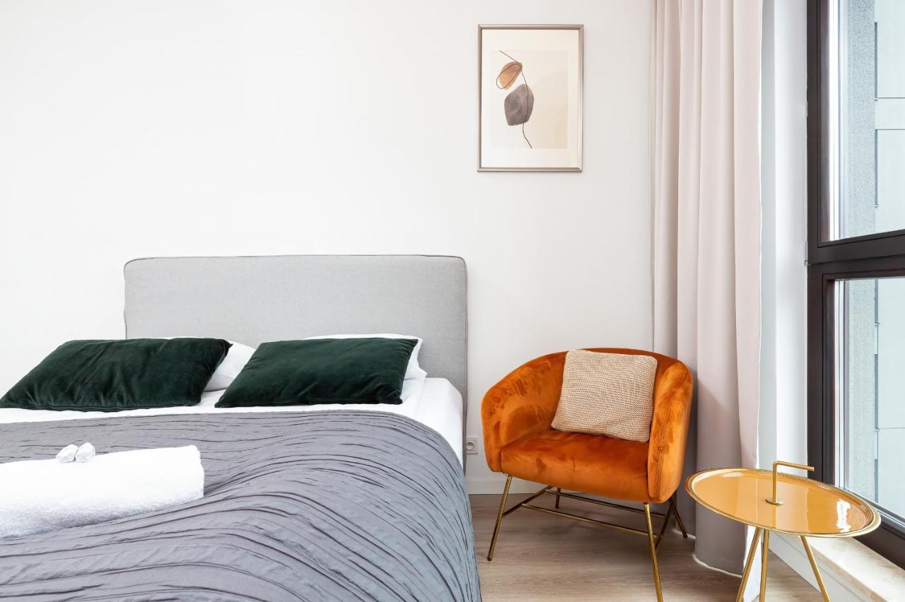 Metro Plocka Exquisite Apartments By Noclegi Renters Warsaw Luaran gambar